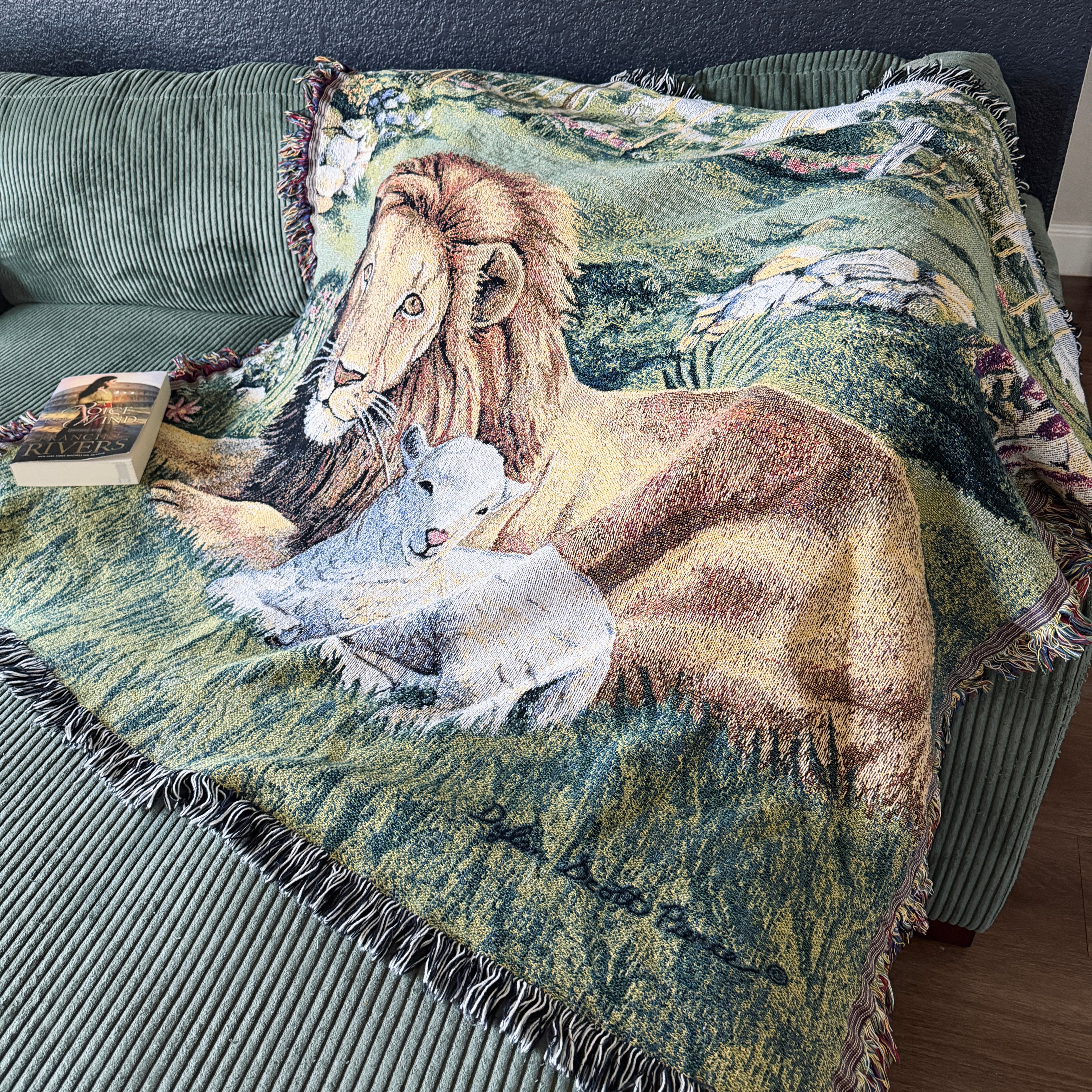 Vintage The Lion and The Lamb Tapestry Throw Blanket